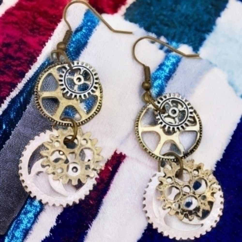 MODCLOTH STEAMPUNK GEARS EARRINGS 1